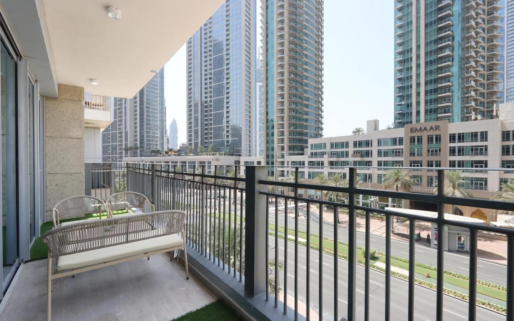 Livbnb - 2B With Modern Interiors, Emaar Boulevard Dubai United Arab Emirates