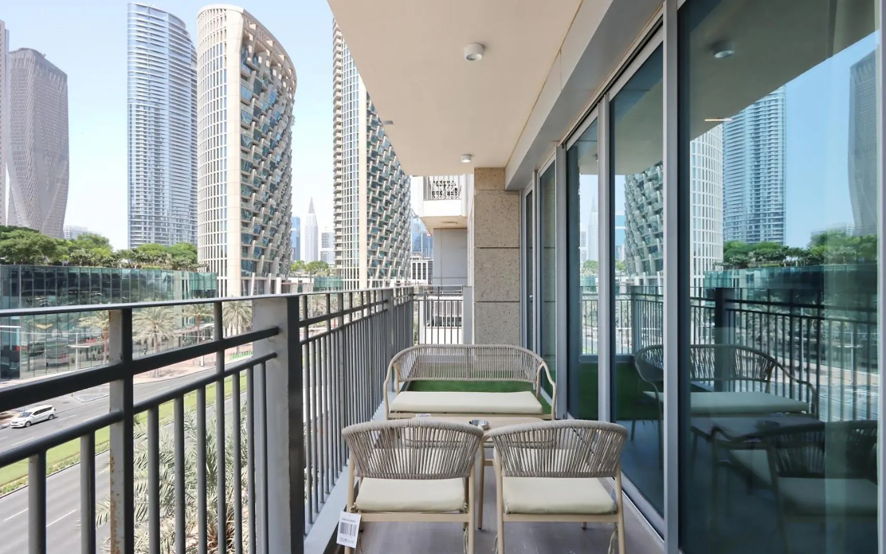 Livbnb - 2B With Modern Interiors, Emaar Boulevard Dubai