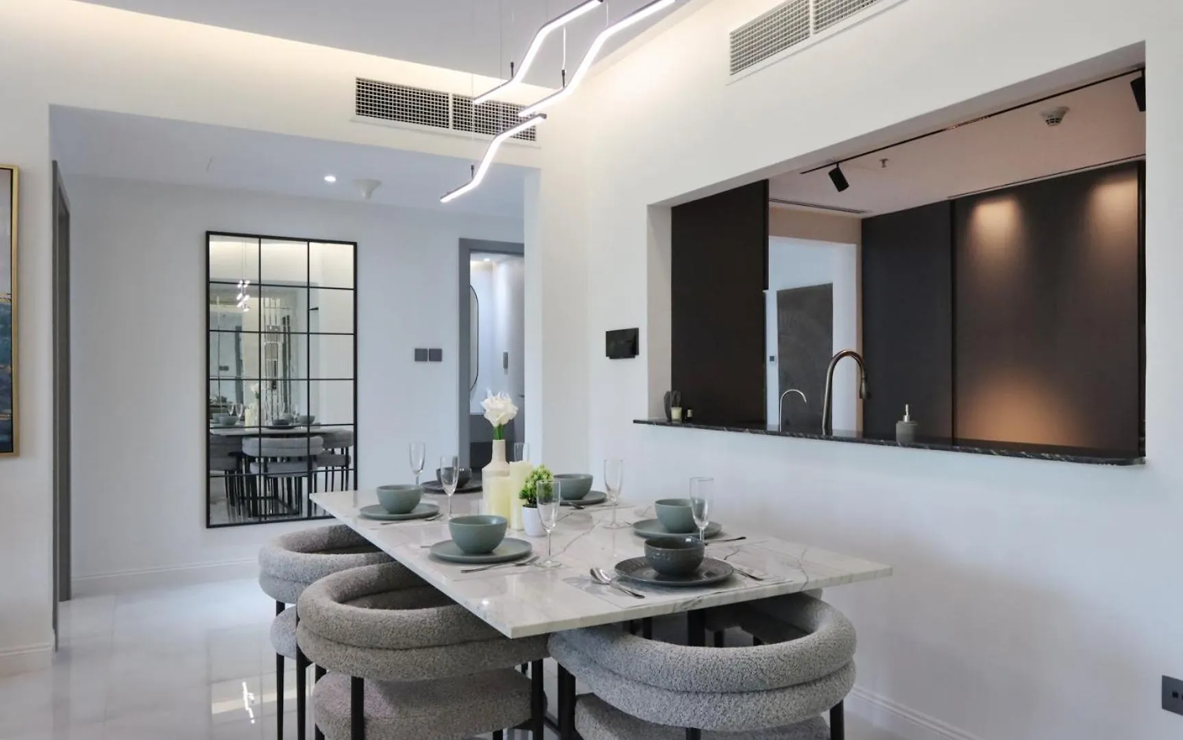Apartment Livbnb - 2B With Modern Interiors, Emaar Boulevard Dubai