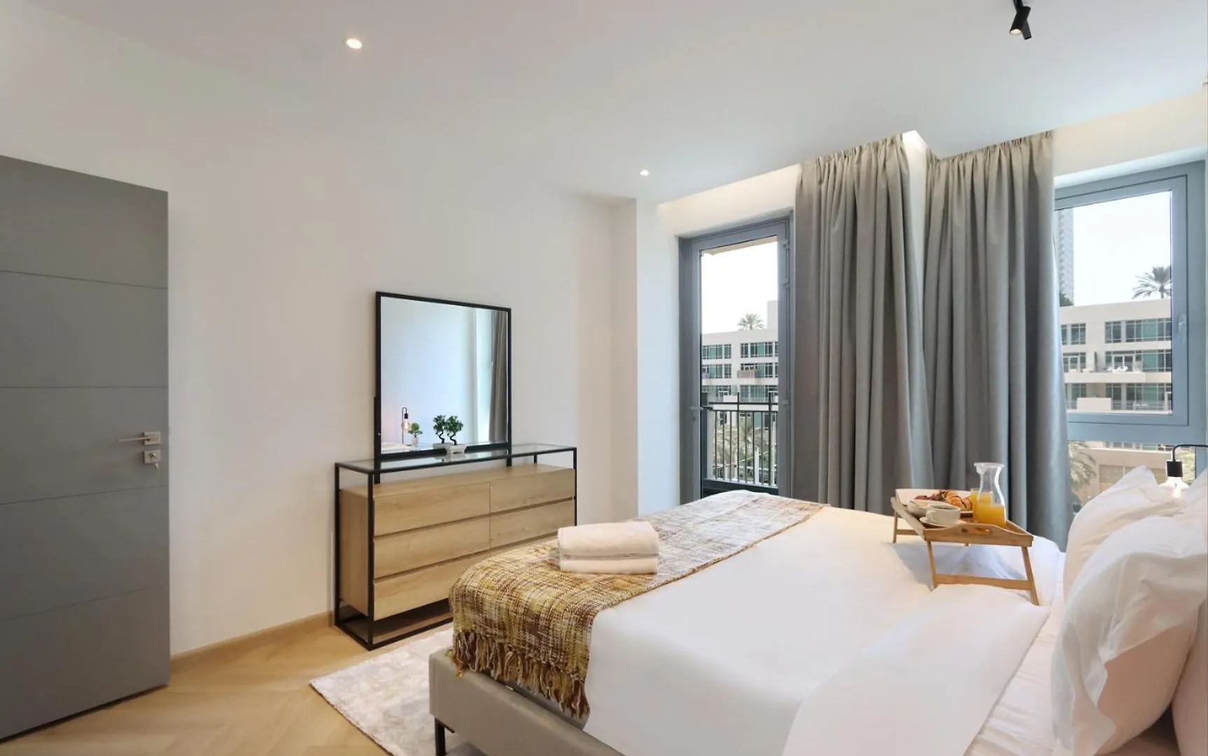 Apartment Livbnb - 2B With Modern Interiors, Emaar Boulevard Dubai