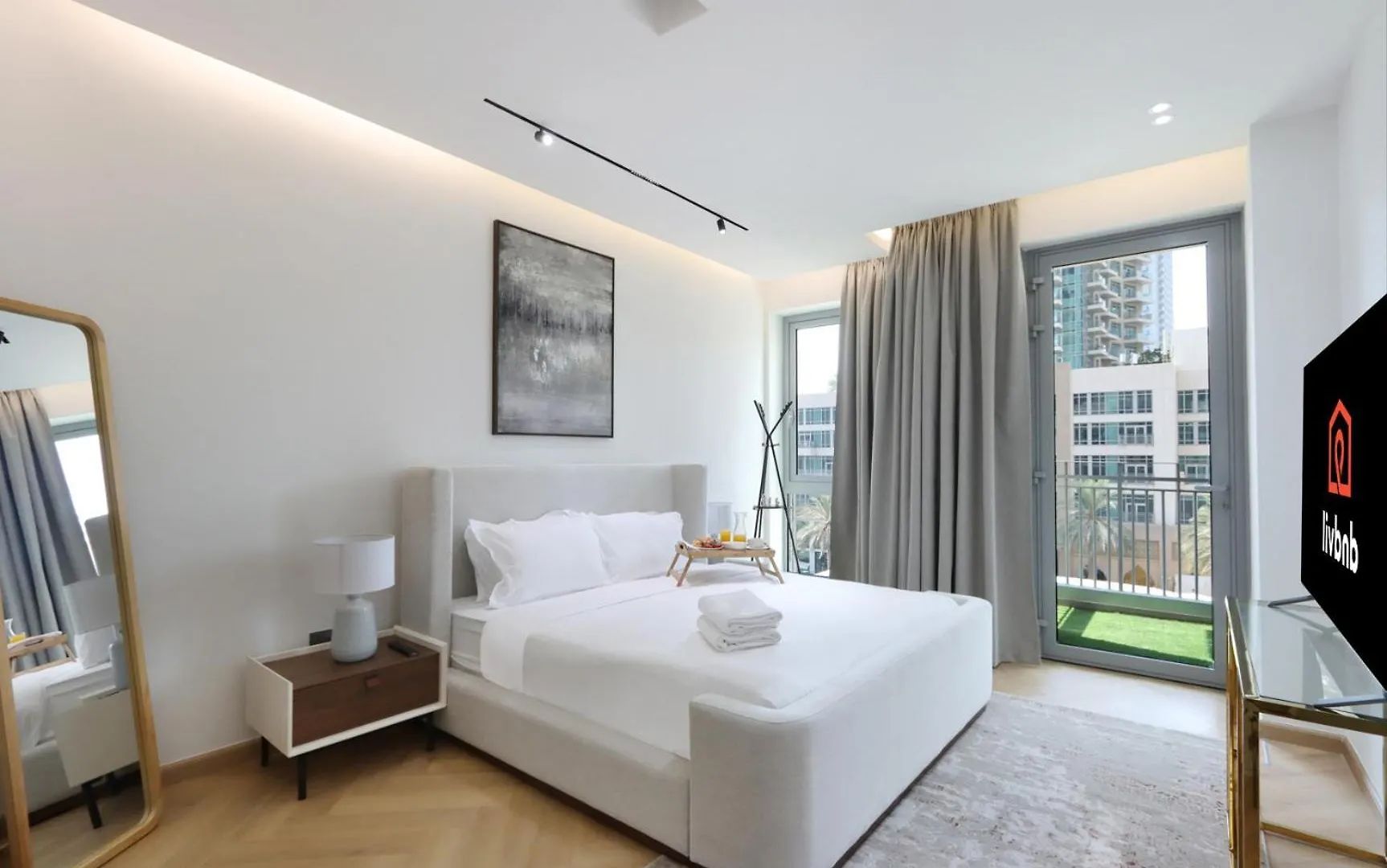 Livbnb - 2B With Modern Interiors, Emaar Boulevard Dubai Apartment