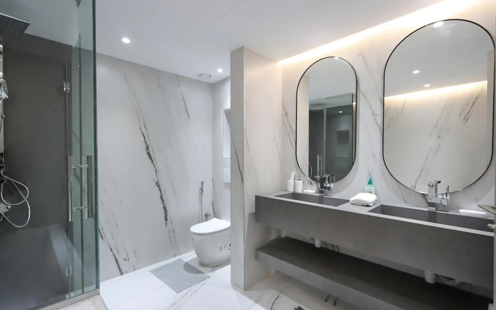 Livbnb - 2B With Modern Interiors, Emaar Boulevard Dubai United Arab Emirates
