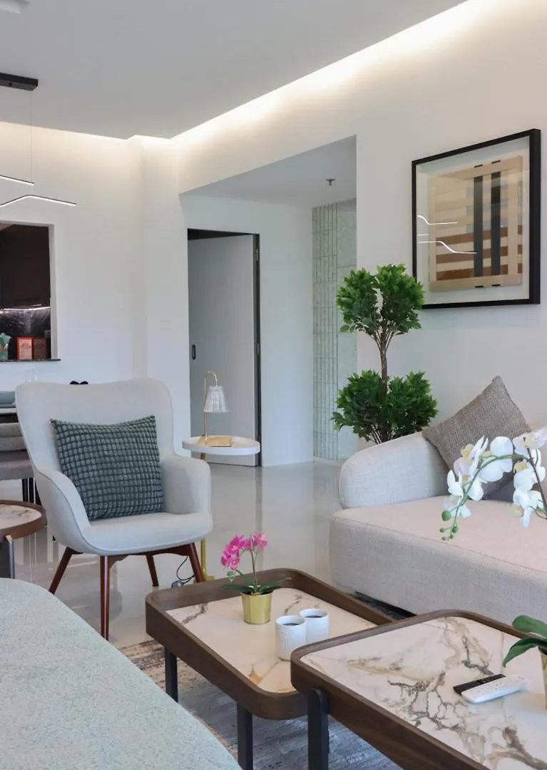 Livbnb - 2B With Modern Interiors, Emaar Boulevard Dubai Apartment