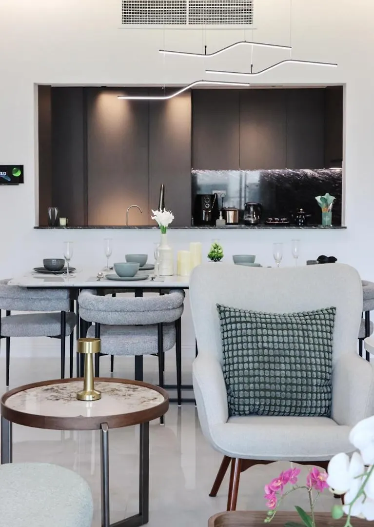 Livbnb - 2B With Modern Interiors, Emaar Boulevard Dubai