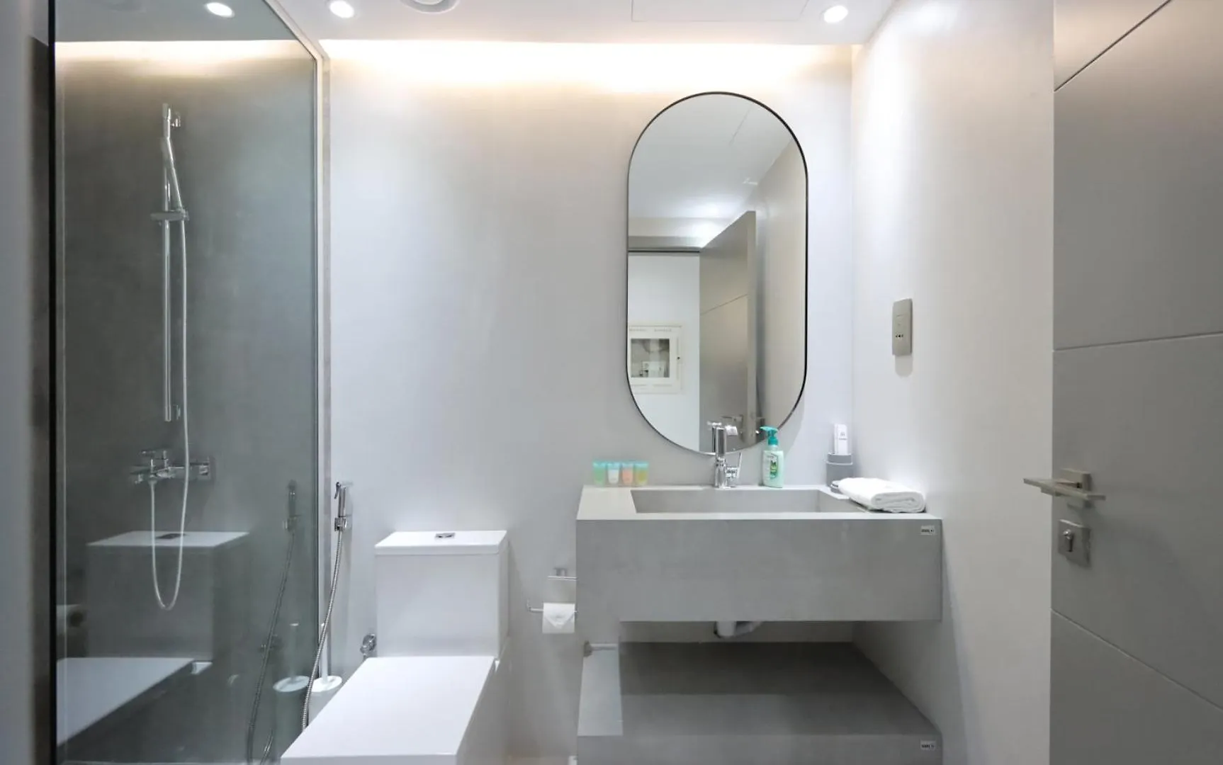 Apartment Livbnb - 2B With Modern Interiors, Emaar Boulevard Dubai United Arab Emirates
